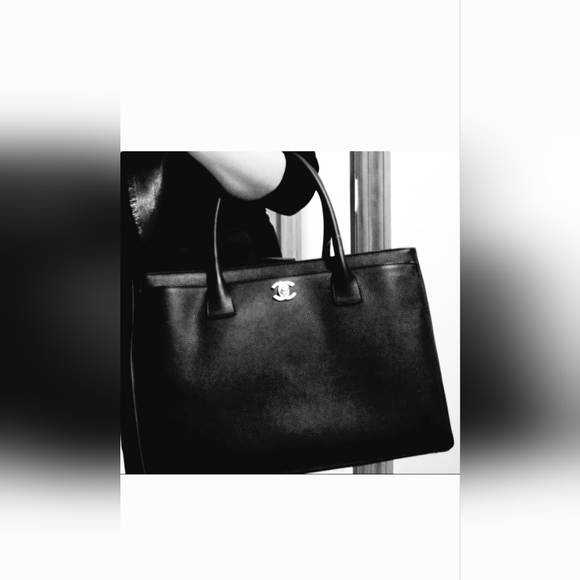 Chanel Black Caviar Tote With Strap & Removable Pouch - Picture 3 of 16